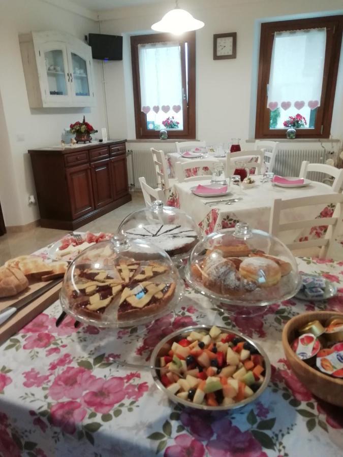 B&B La Casa Di Loretta Paderno Buitenkant foto