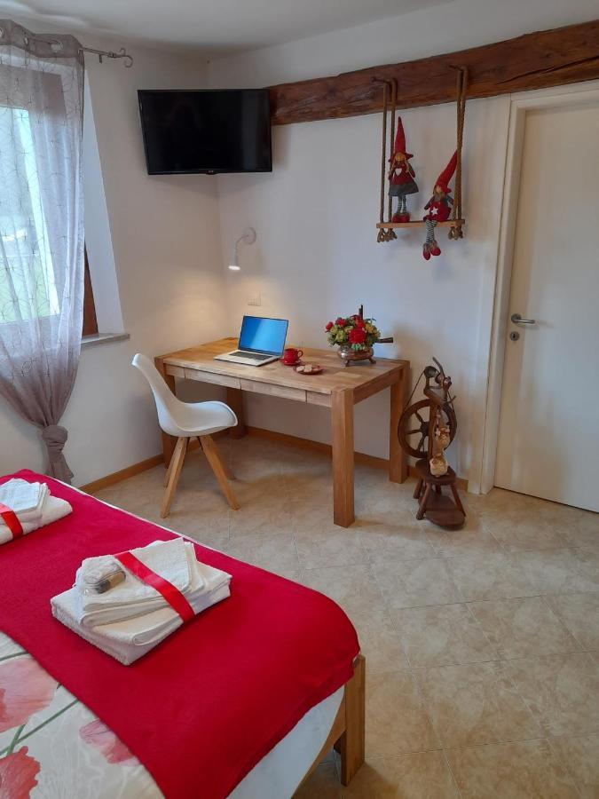 B&B La Casa Di Loretta Paderno Buitenkant foto