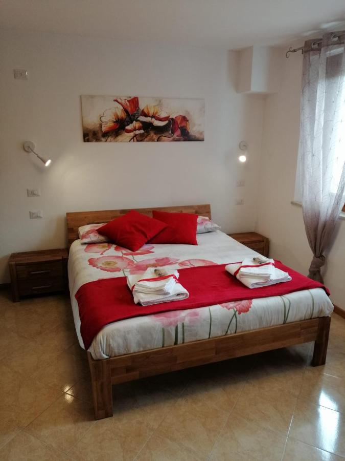 B&B La Casa Di Loretta Paderno Buitenkant foto